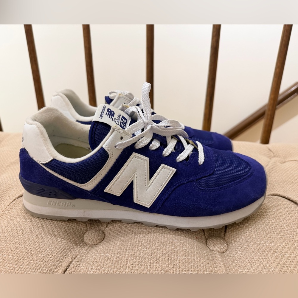Preowned Men’s New Balance 574 Sneakers in great condition!!
